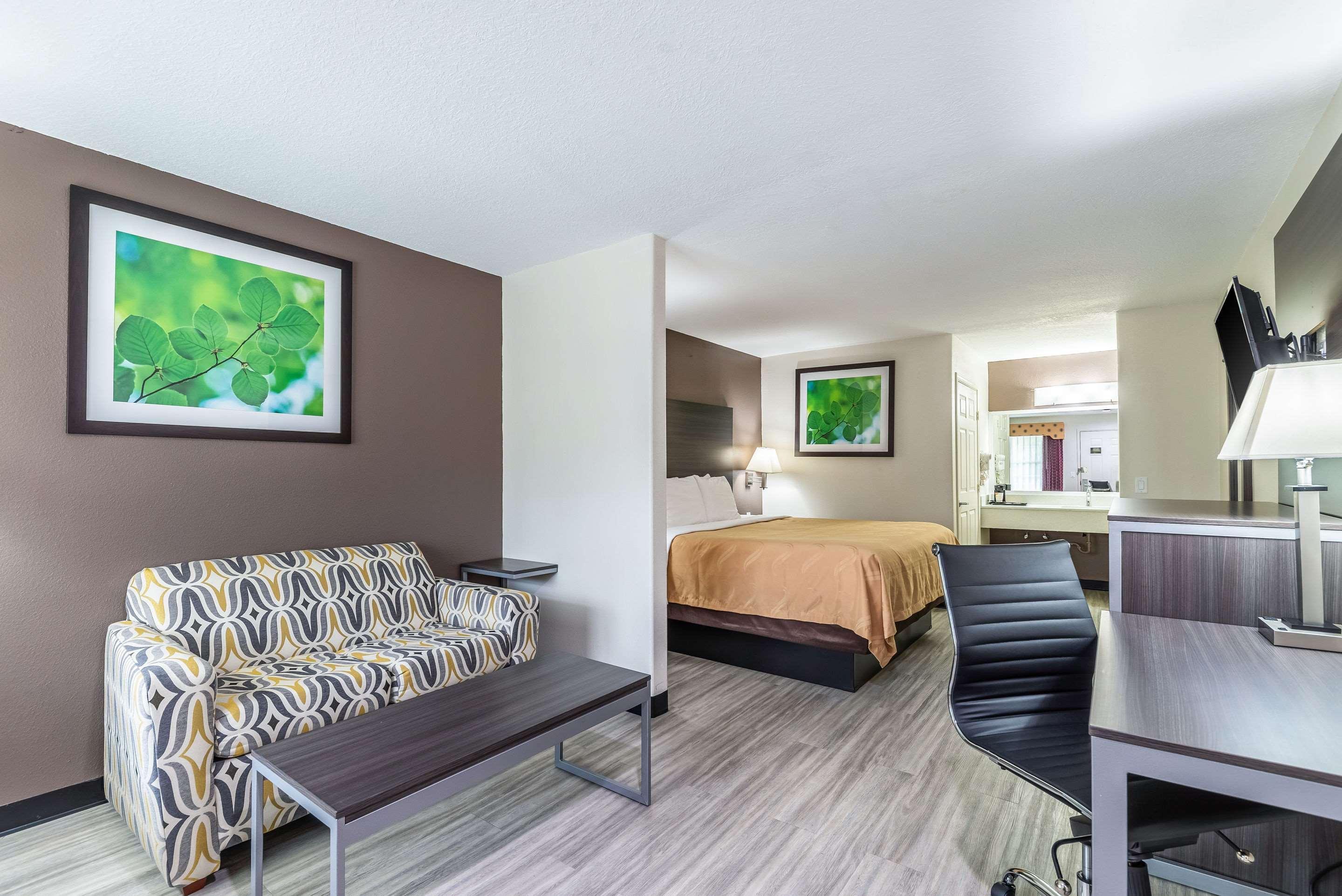 Quality Inn & Suites Canton Exteriér fotografie
