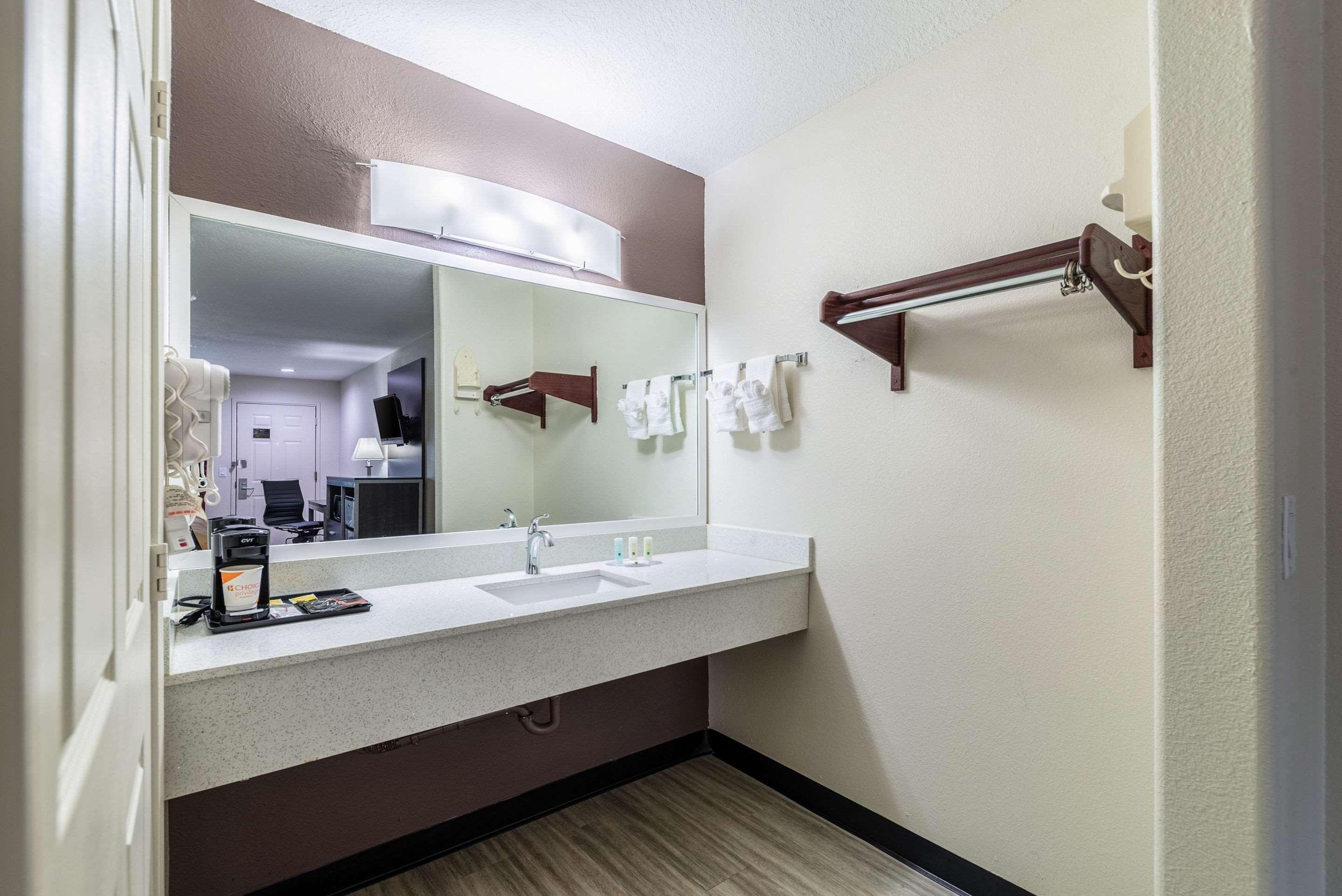 Quality Inn & Suites Canton Exteriér fotografie