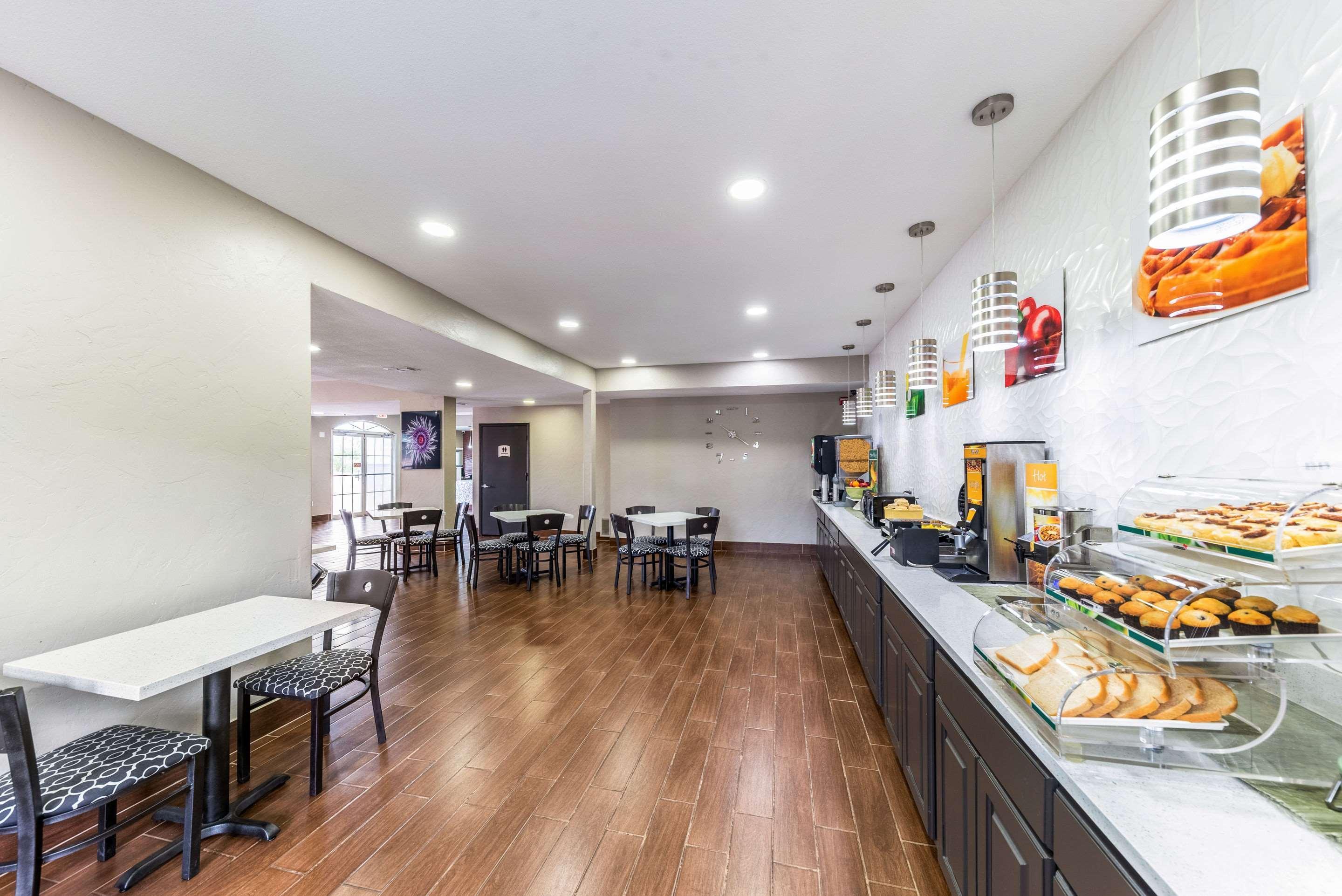 Quality Inn & Suites Canton Exteriér fotografie