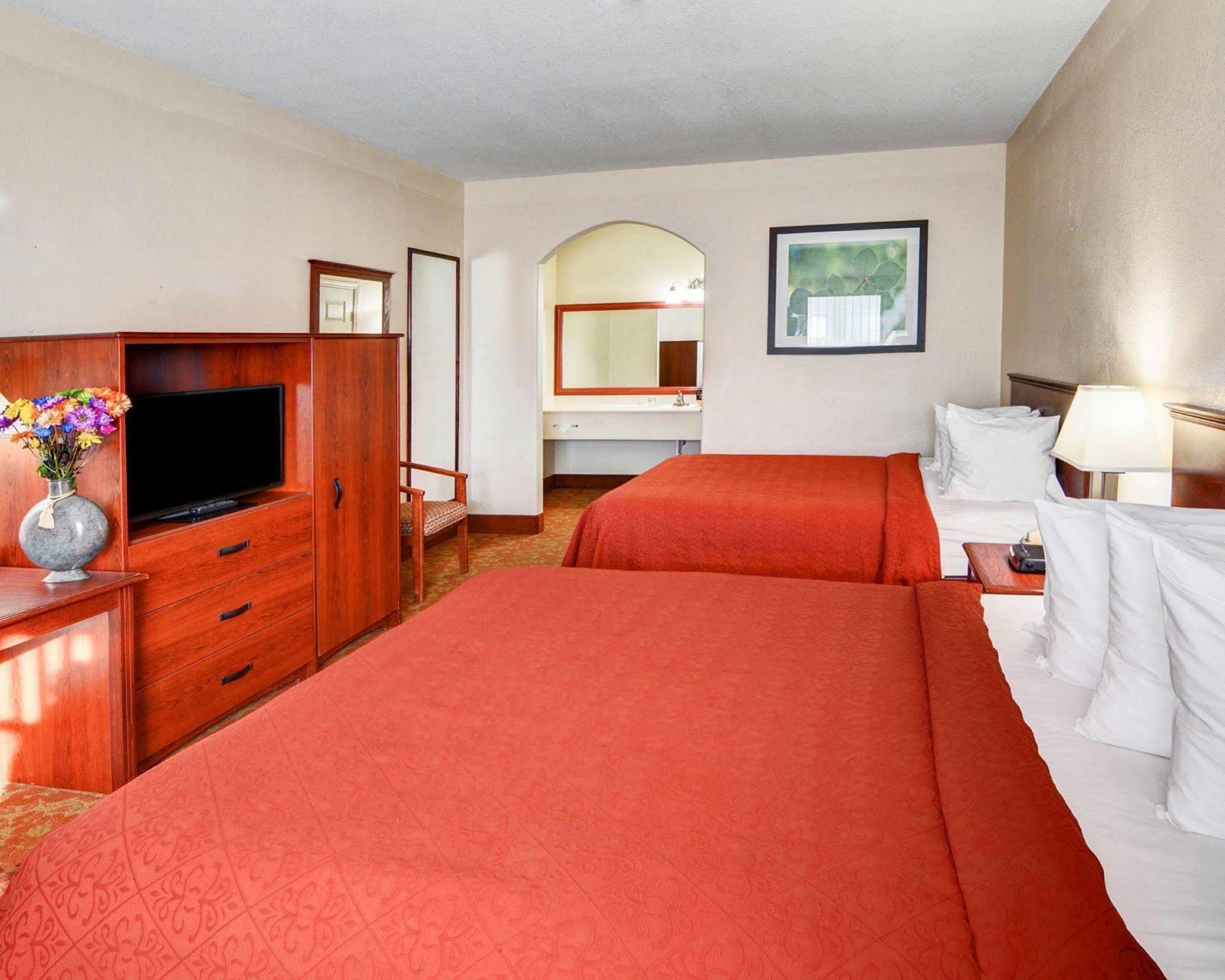 Quality Inn & Suites Canton Exteriér fotografie