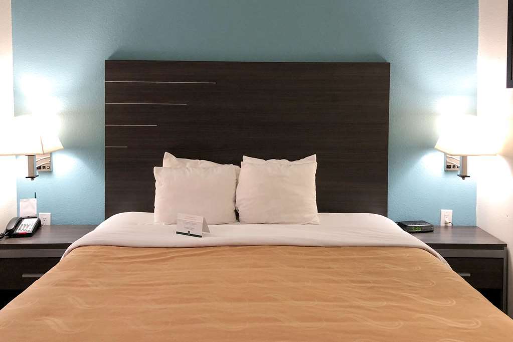 Quality Inn & Suites Canton Pokoj fotografie