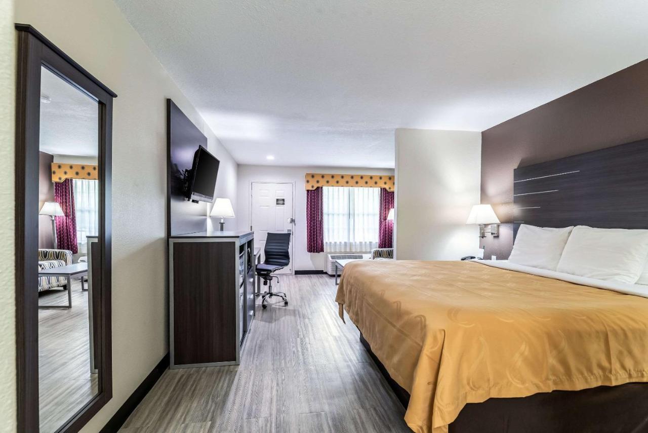 Quality Inn & Suites Canton Exteriér fotografie