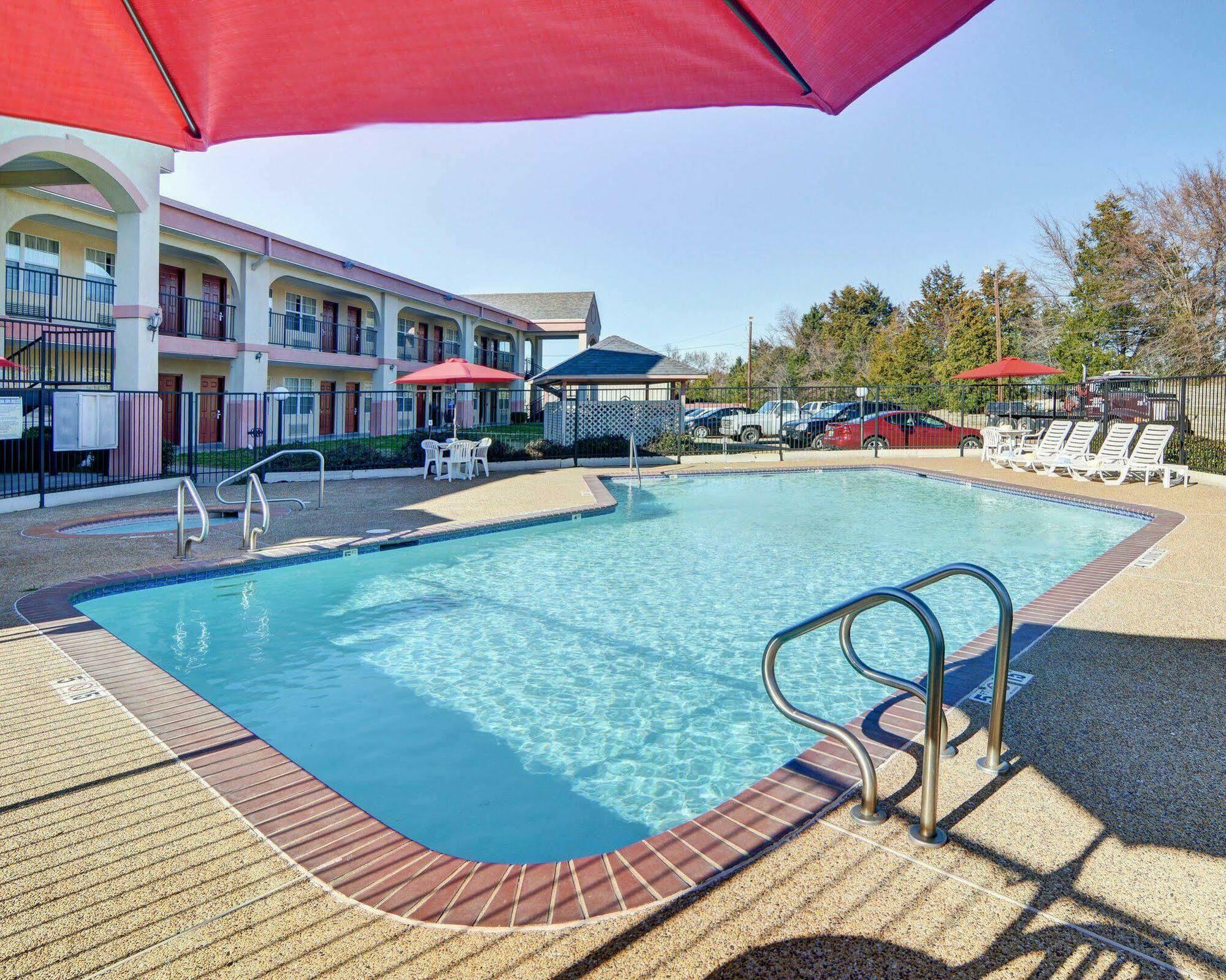 Quality Inn & Suites Canton Exteriér fotografie